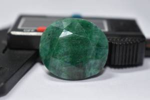 lot 79 image: 64ct Emerald RoundOval