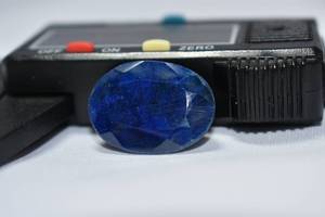 lot 83 image: 30.3ct Oval Sapphire