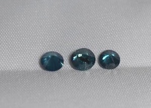 lot 89 image: 1.93cttw Diamonds, 3 blue