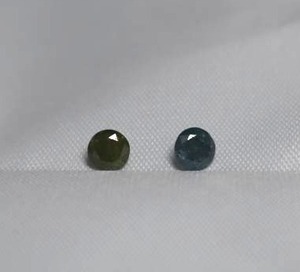 lot 91 image: 1.00cttw RBC Diamonds, 1 green, 1 blue