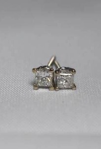 lot 102 image: 0.4cttw Diamond Earrings in 14k White Gold