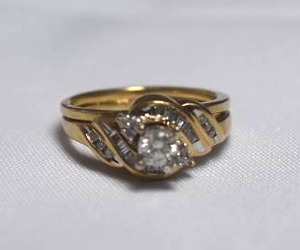 lot 104 image: Vintage .45ct Center Diamond Ring in 14k Yellow Gold