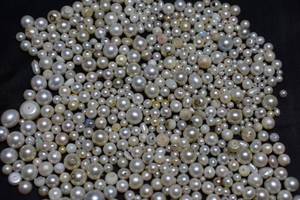 lot 110 image: 5.34 oz Pearl Beads