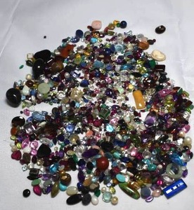 lot 115 image: 5.07oz Various Gems and Beads