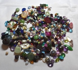 lot 116 image: 3.87oz Various Gems and Beads