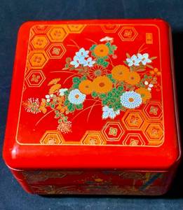 lot 341 image: Two Tiered Traditional Bento Box with Japanese artwork