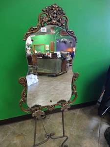 lot 17460 image: Decorative Vintage Mirror