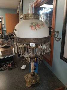 lot 17487 image: Antique Parlor Lamp