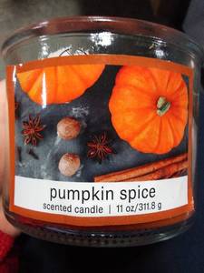 lot 6 image: Pumpkin Spice Candle