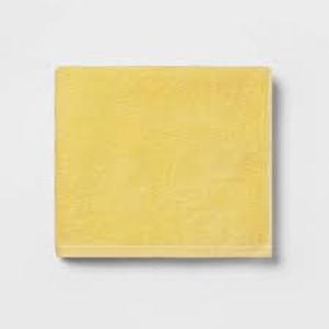 lot 101 image: Bath towel  lemon