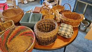 lot 19008 image: Large Lot Of Baskets