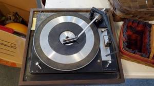 lot 19009 image: Vintage Record Player, HP Pavilion 21 Computer All In One