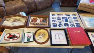 lot 19012 image: Large Lot Of Frames
