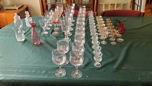 lot 19013 image: Glassware