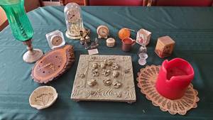 lot 19018 image: Clocks, Assorted Decor