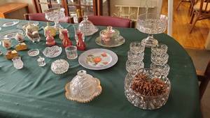 lot 19025 image: Glassware
