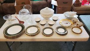 lot 19040 image: Assorted Dishware