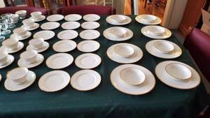 lot 19041 image: Assorted Dishware