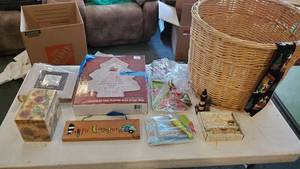lot 19042 image: Various Household Items