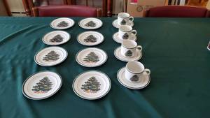 lot 19055 image: Christmas Plates