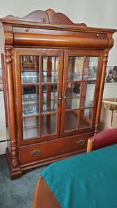 lot 19056 image: Wood Hutch With Inside Lights