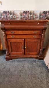 lot 19057 image: Buffet Cabinet