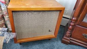 lot 19058 image: (2) Vintage Speakers