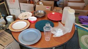 lot 19059 image: Assorted Dishware