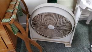 lot 19069 image: Fan And Luggage Rack
