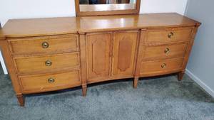 lot 19075 image: Wood Dresser With Mirror