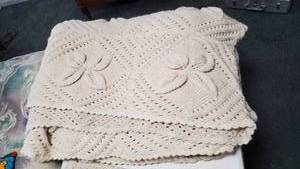 lot 19076 image: Knitted Blanket