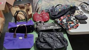 lot 19082 image: Lot Of Purses, Various Items