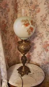 lot 19084 image: Vintage Lamp