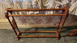 lot 19086 image: 31in Blanket Holder