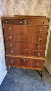 lot 19088 image: Chest Of Drawers