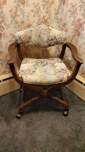 lot 19090 image: Vintage Chair