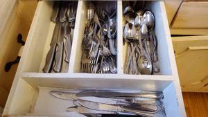 lot 19099 image: Silverware