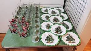 lot 19108 image: Christmas Dishware