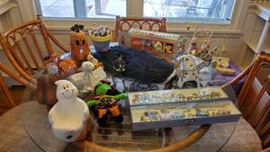 lot 19110 image: Halloween DecorationsEaster Decorations