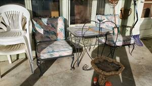 lot 19133 image: Patio Furniture