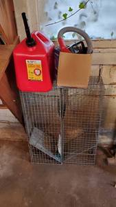 lot 19148 image: (2) Live Traps, Gas Can
