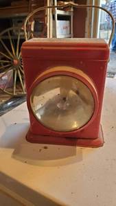 lot 19166 image: Delta Redbird Dry Cell Lantern