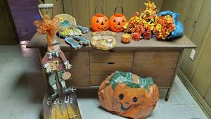 lot 19124 image: Fall Decor