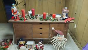 lot 19113 image: Christmas Decorations