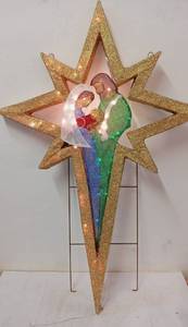 lot 32 image: Lighted North Star Nativity 36 x 3.25 x 4.33