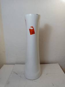 lot 200 image: Pedestal Stand H28 x W8 x D7