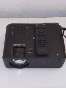 lot 4 image: GPX Mini Projector with Bluetooth (PJ609B), Powers on