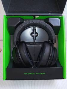 lot 46 image: Razer Kraken Wired Gaming Headset W Retractable Noise Isolating Microphone