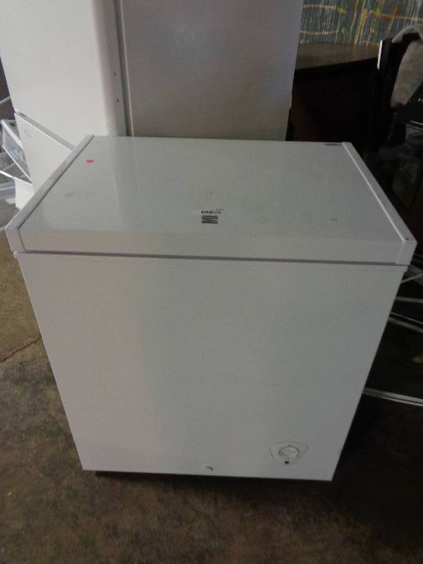 lot 14 image: Kenmore Freezer Chest