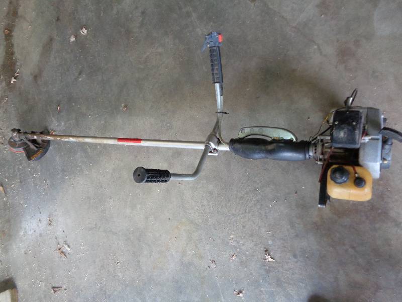 lot 23 image: Craftsman Brush Wacker
